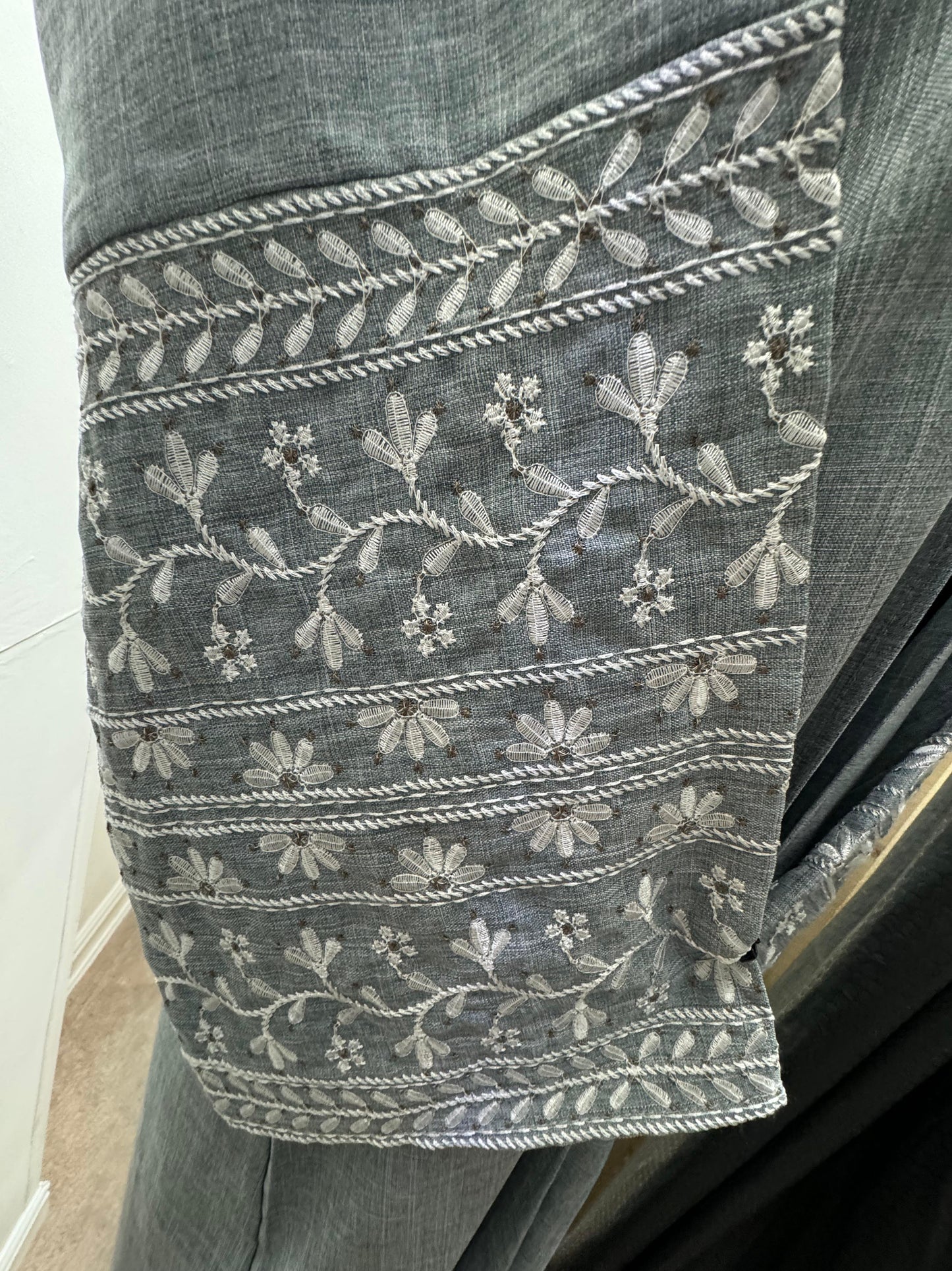EMBROIDED LINEN TWO-PIECE ABAYA