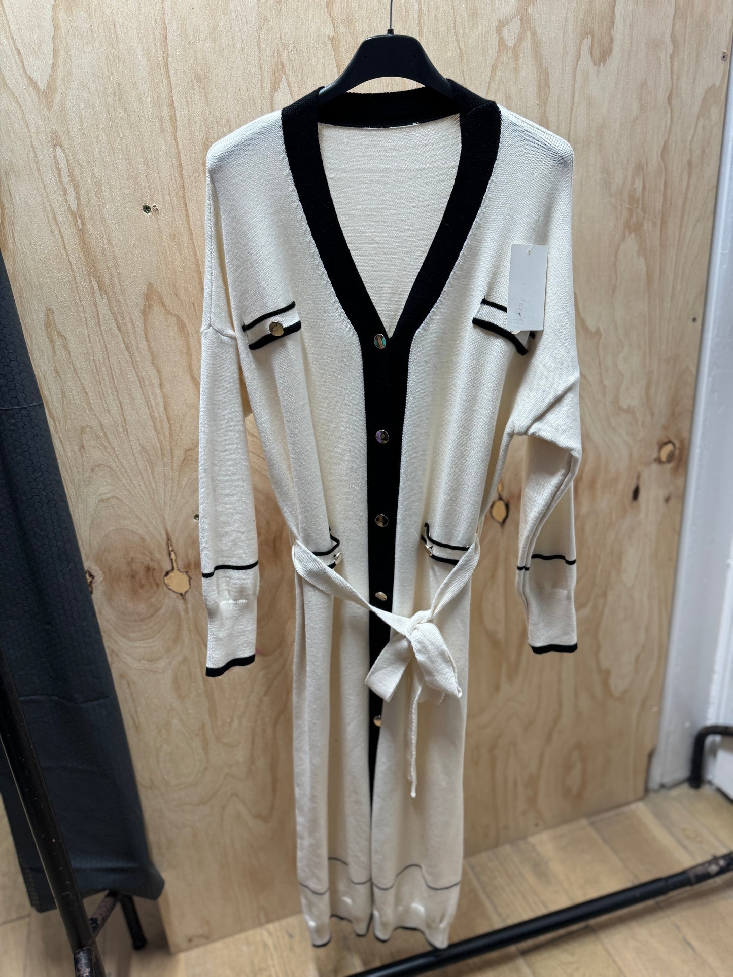 V NECK BUTTONED DRESS