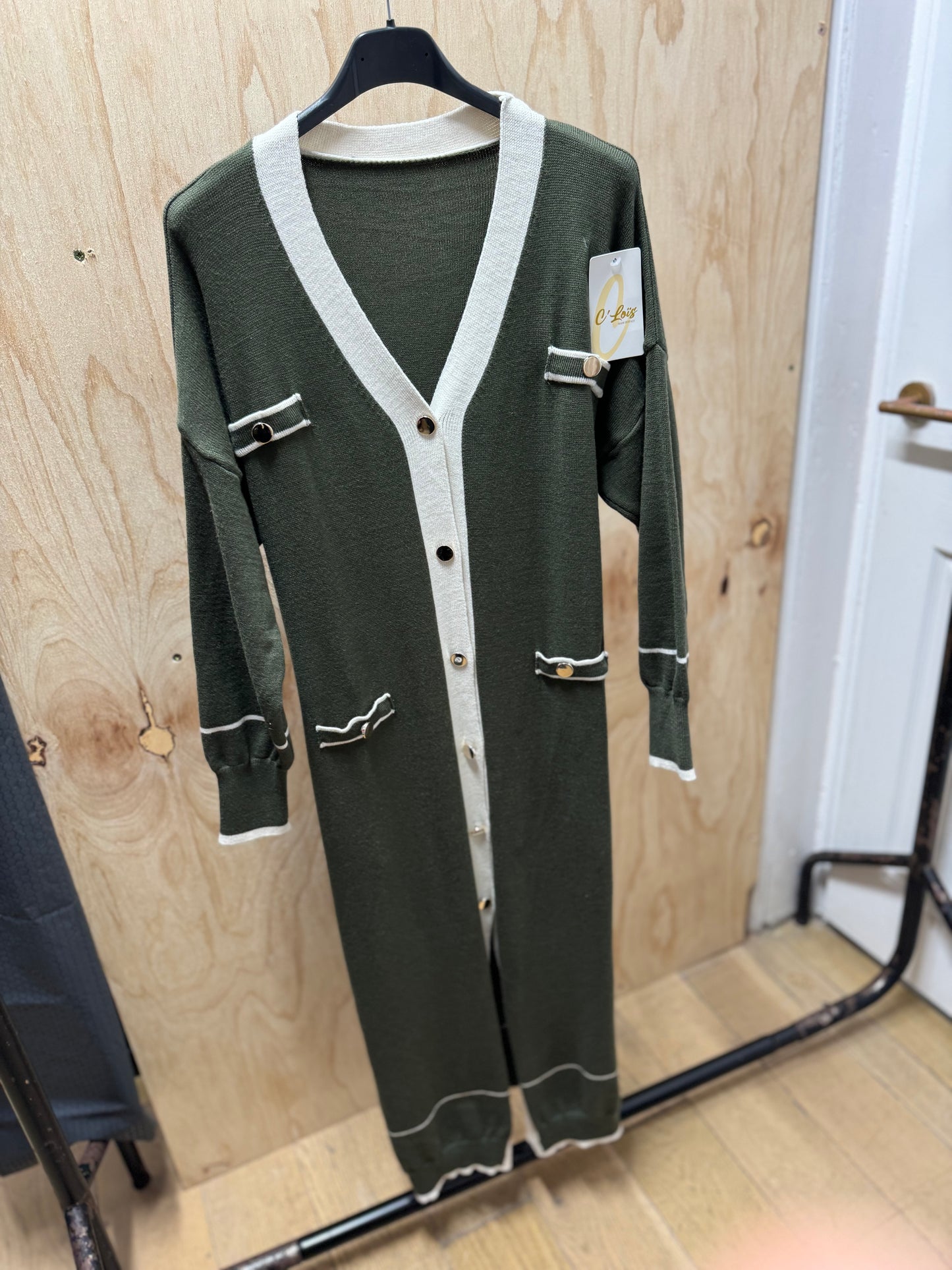 V NECK BUTTONED DRESS W belt