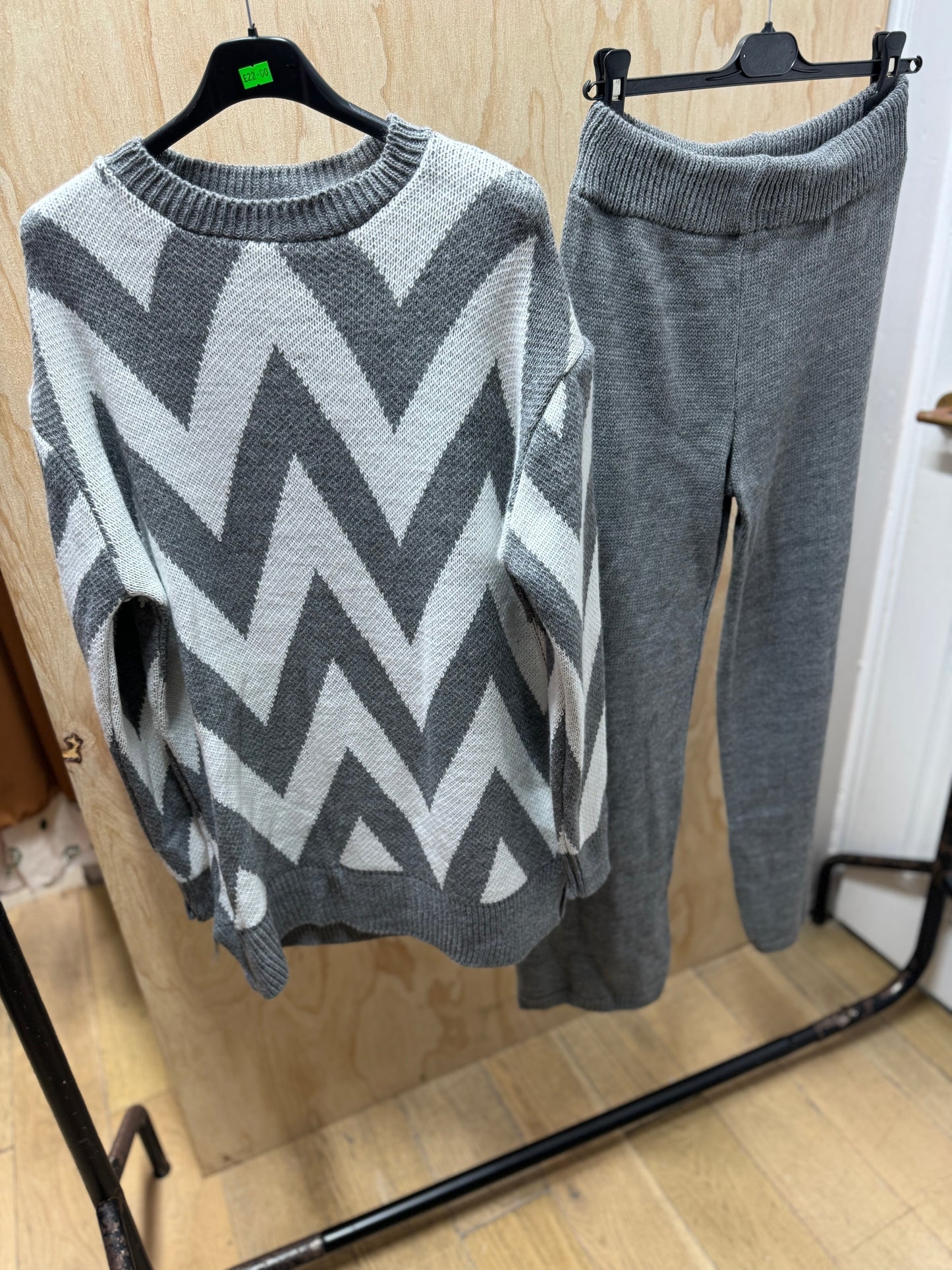 ZIG ZAG PRINT KNITWEAR CO ORD(grey)