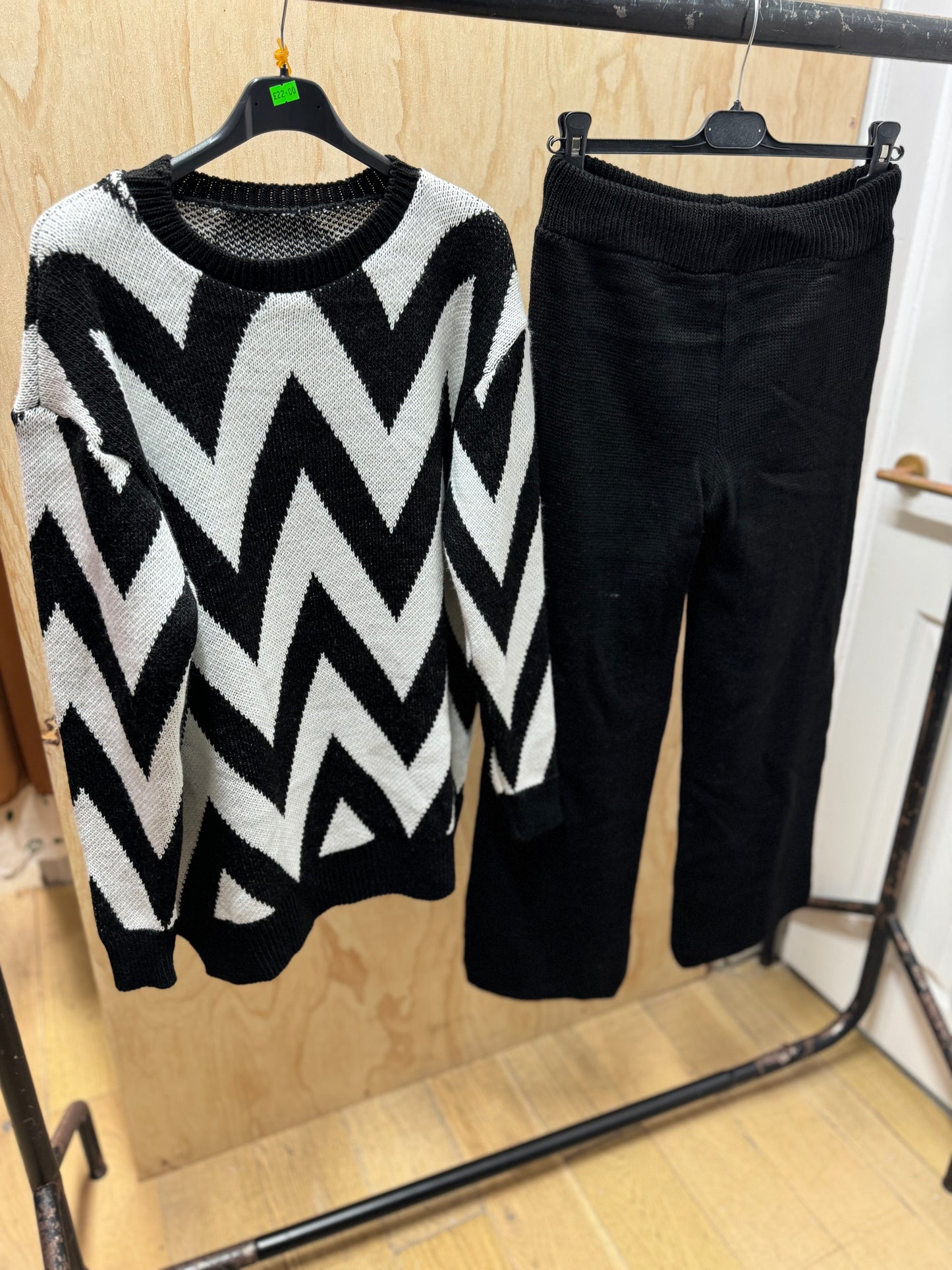 zig zag print KNIT WEAR CO ORD