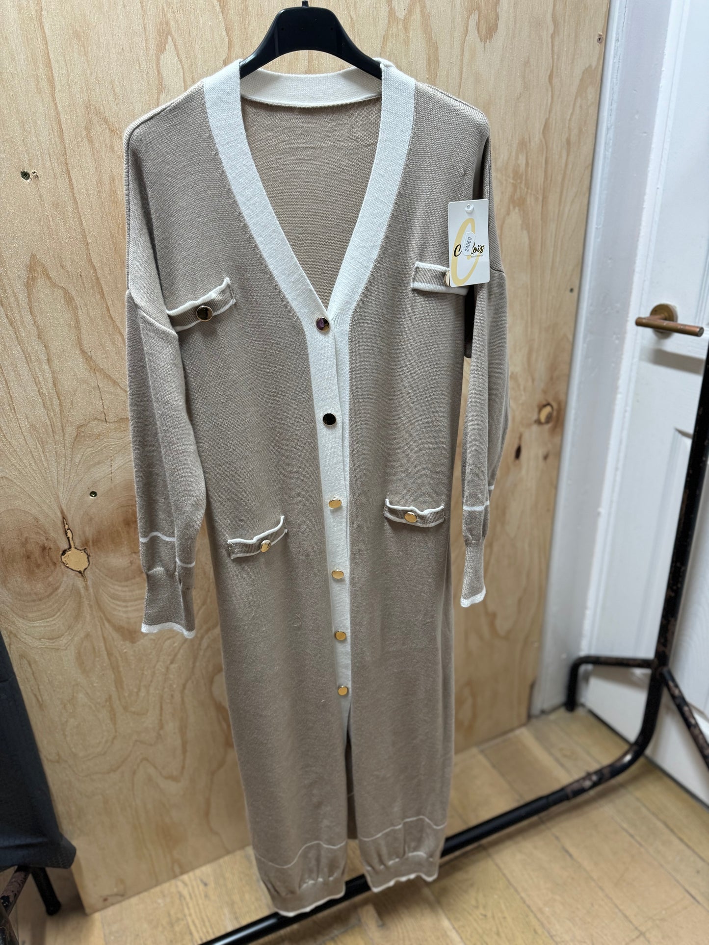 V NECK GOLD BUTTON DRESS w belt