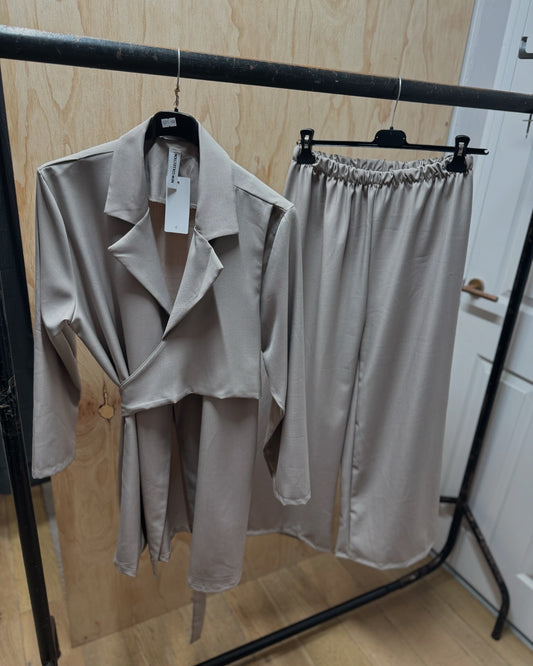 TIE BACK CO ORD Semi formal