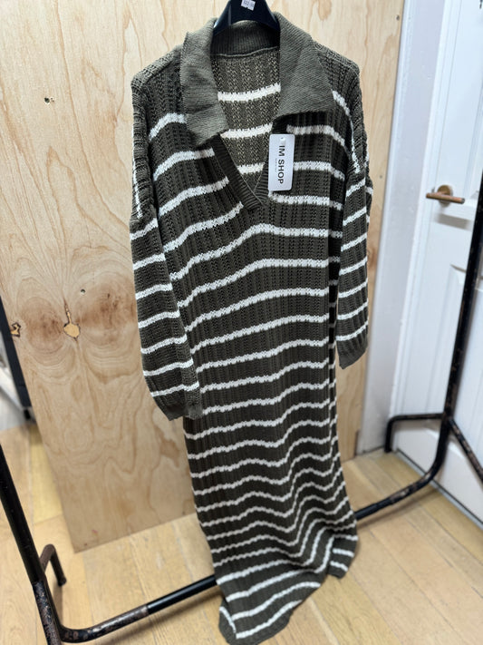 VERTICAL STRIPE COLLARED DRESS